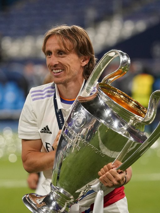 F1车手市场最新动向：哈贾尔顺利取代角田裕毅，红牛阵容迎来重要调整