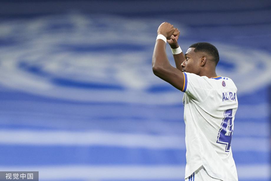 篮球湖人替补锋线表现抢眼