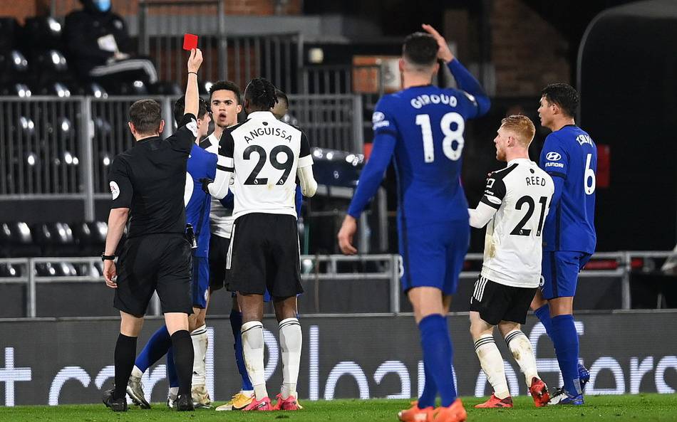 米体：安古伊萨将伤缺三到四个月，那不勒斯中场人手更显紧张