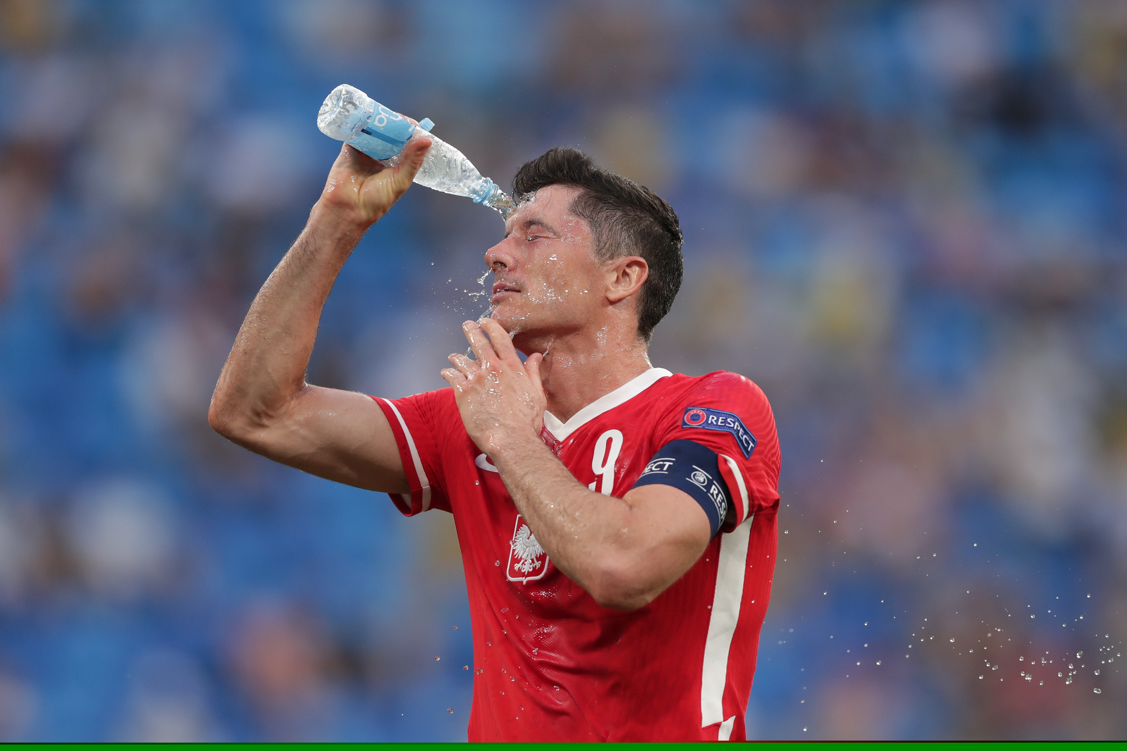 杜普兰蒂斯、特博戈两名巴黎奥运会金牌得主为摩纳哥vs巴黎开球