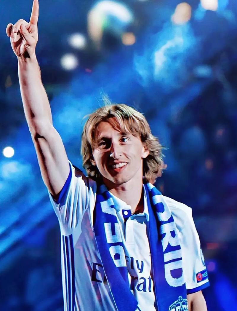 Shams：布克遭遇右腹股沟拉伤，一周后重新接受评估