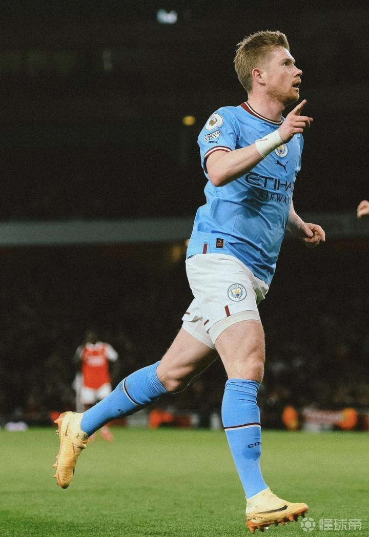 受伤的彭啸进入战上海U20的替补席，此前球员遭遇韧带损伤